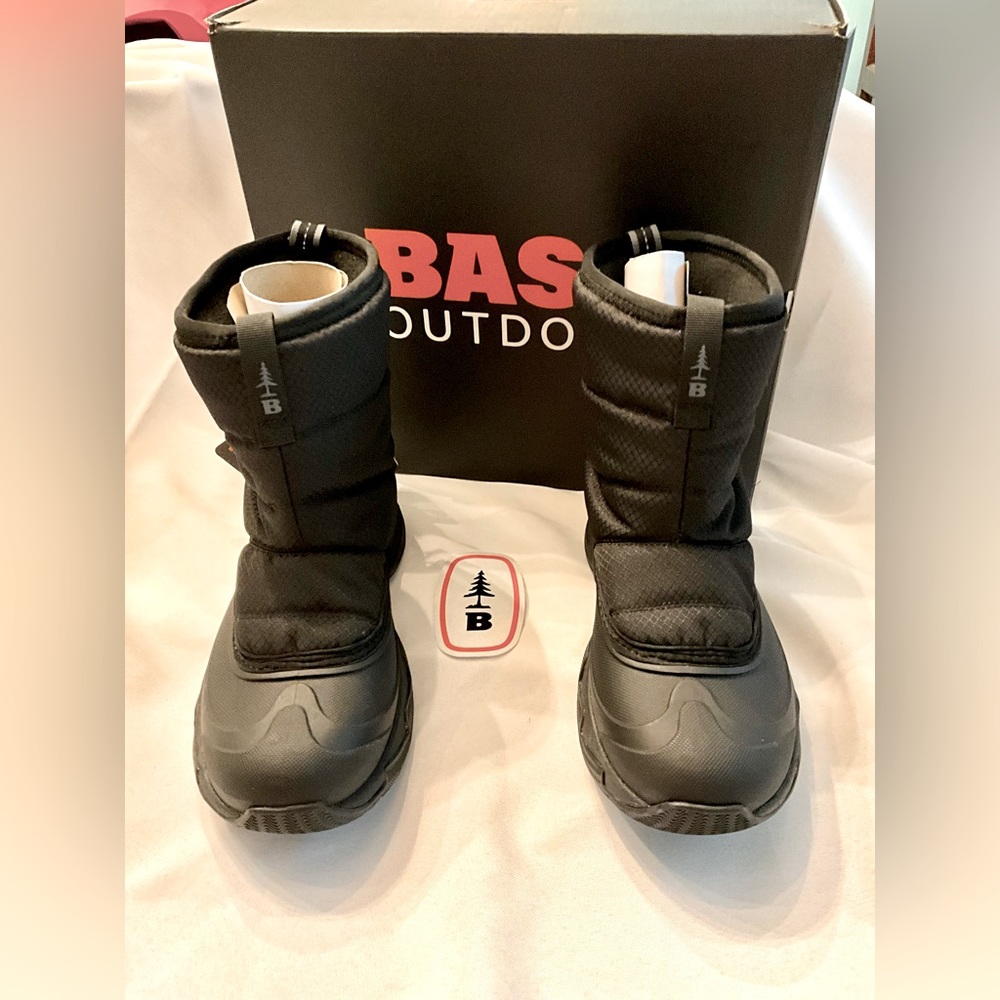 New! BASS OUTDOOR Field Snow Boot - Ankle Boots. Waterproof size 7 NWT
Org $117